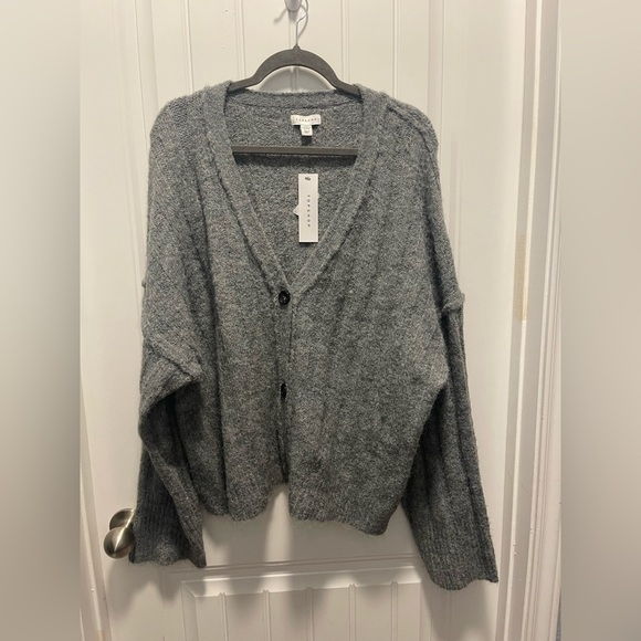 Topshop
Women’s Medium 
NWT 
Gray Button-Up Women's Sweater - Picture 1 of 3